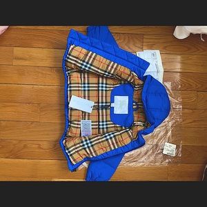 Burberry Ezra puffer coat for kids in royal blue color